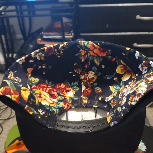 Snapback - Picture 2 of 6